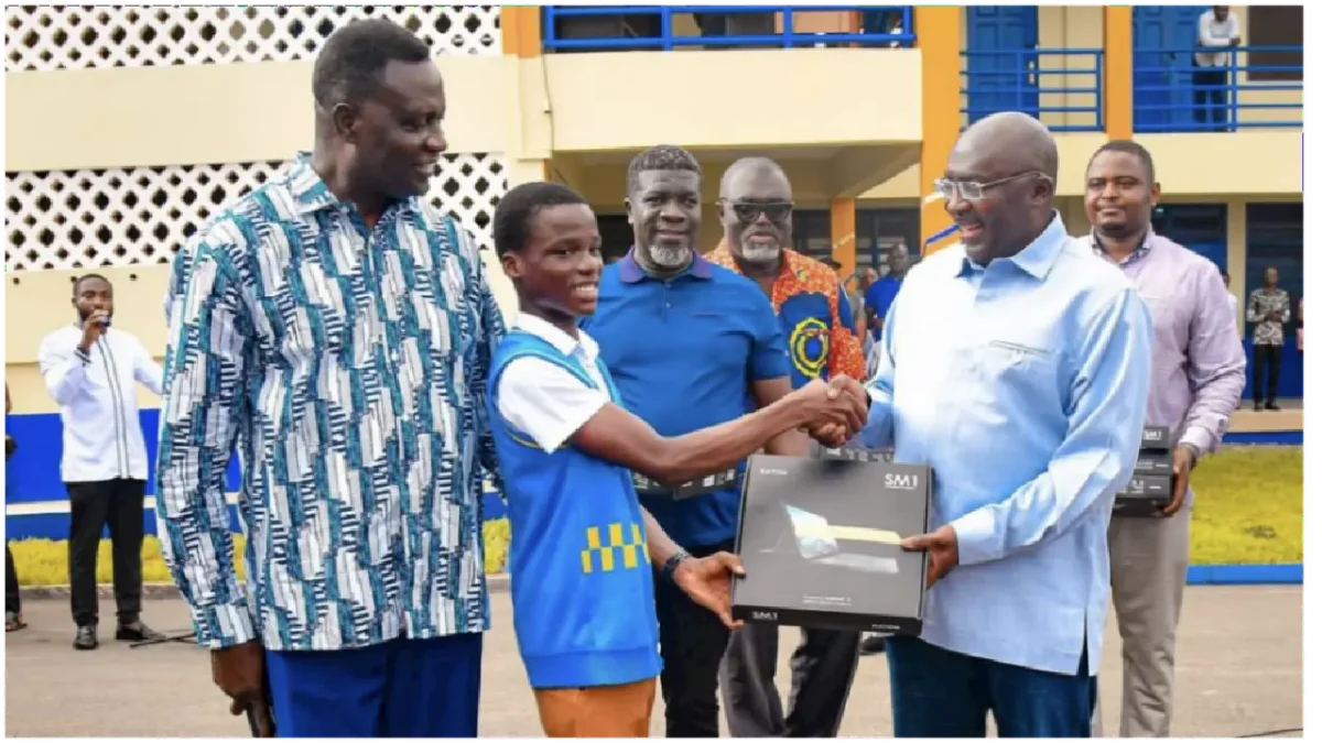 Picture on 1 Student, 1 Tablet in Ghana