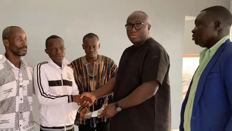 News Alert: Kumawu MP Donates GH₵ 15,000 to Elvis Marfo