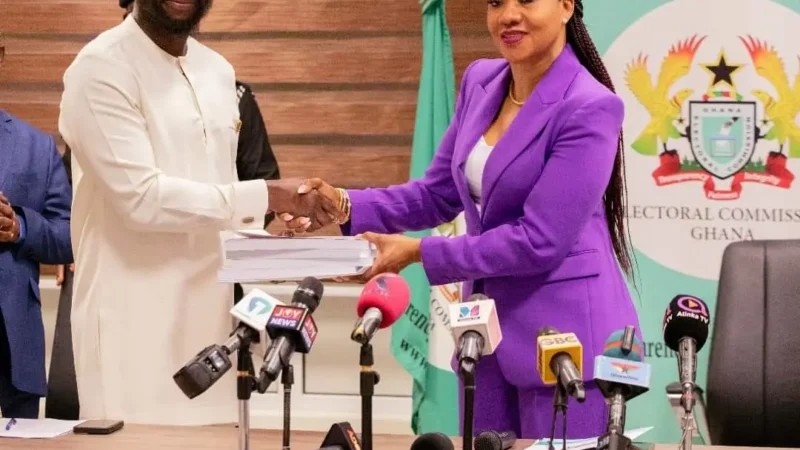 Picture of Nana Kwame Bediako submitting his Presidential nomination form to EC's office