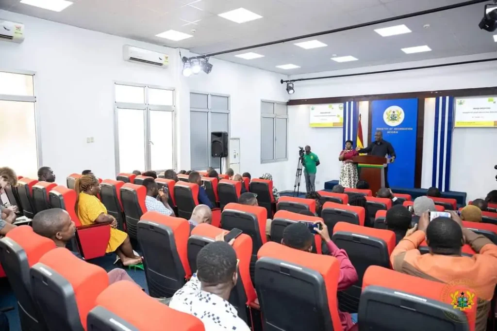 Picture of participants at the Ministry of Lands and Natural Resources on Land protection