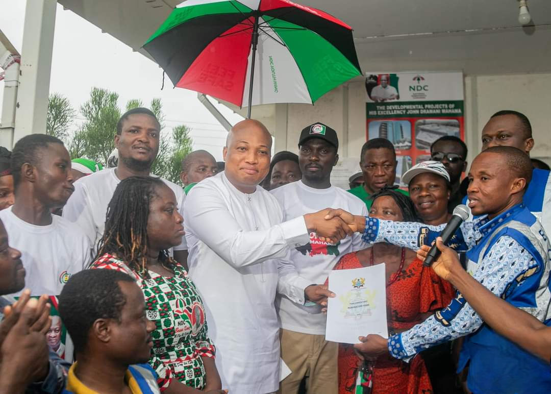 Picture of Samuel Okudzeto Ablakwa submitting his nomination form