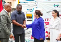 Images of Morocco donating fertilizers to Ghana