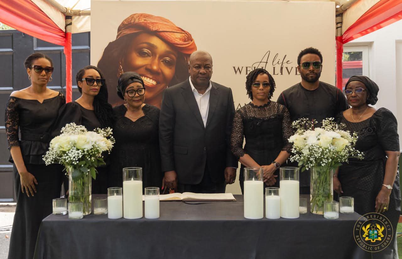President Mahama Signs the Book of condolence in honour of late Nana Konadu Agyemeng-Rawlings