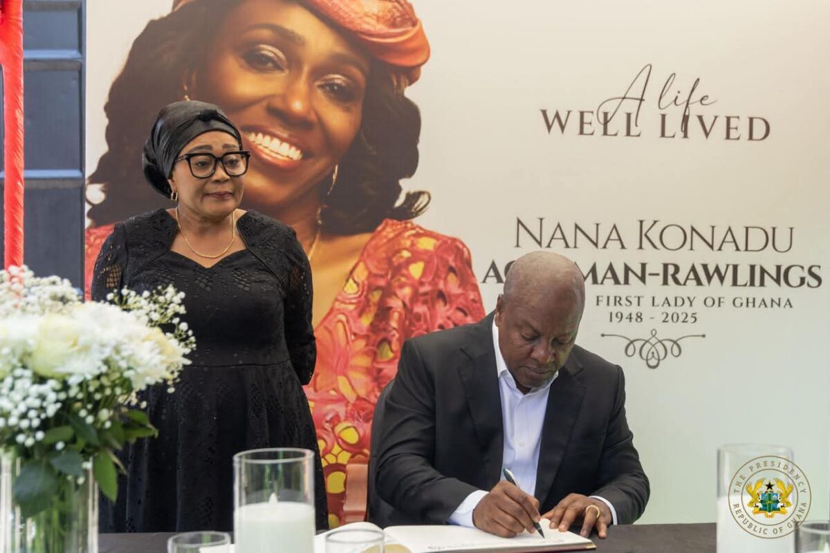 President Mahama Signs the Book of condolence in honour of late Nana Konadu Agyemeng-Rawlings picture